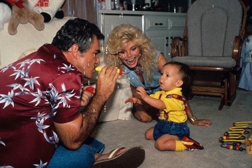 Burt Reynolds and Loni Anderson are playing with childhood Quinton